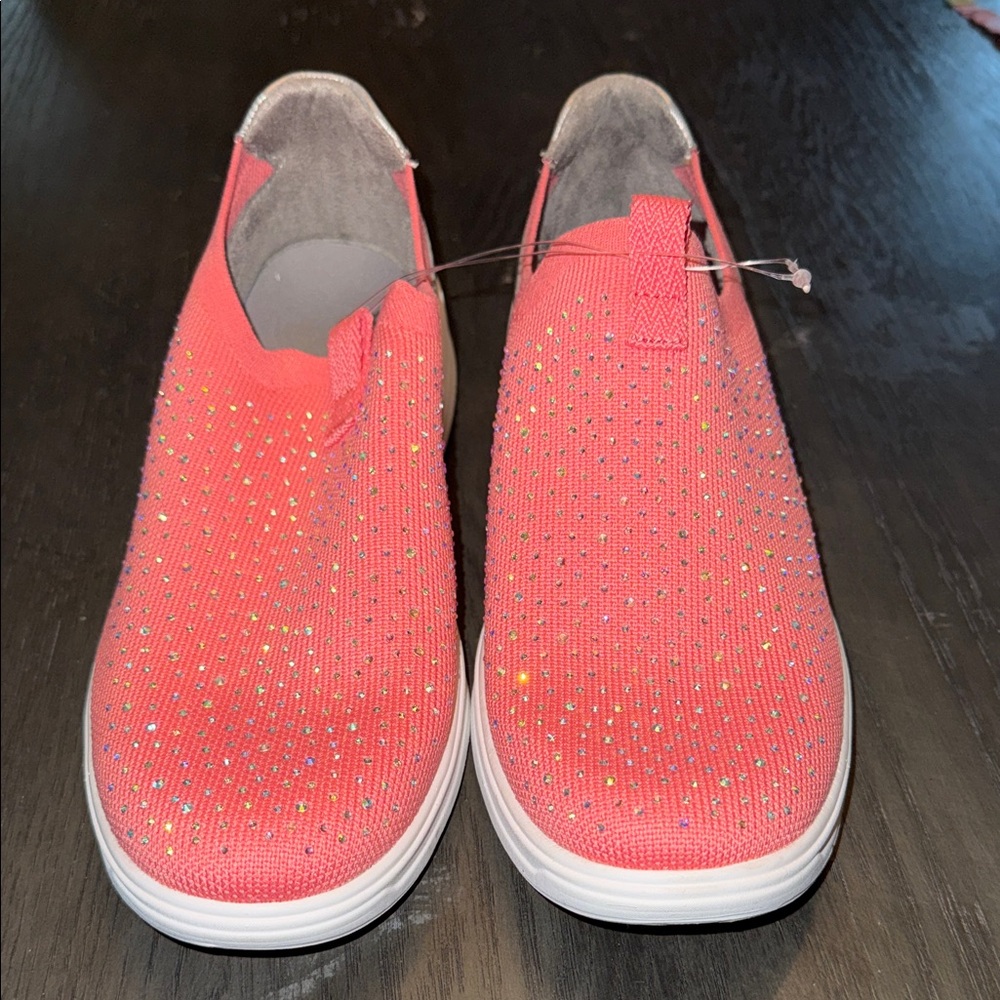 9W Bzeez Slip On Sneaker. New without Tags
